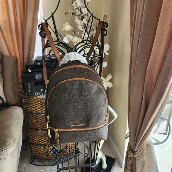 Michael Kors Womens Rhea Zip Brown Leather Backpack - Picture 4 of 5